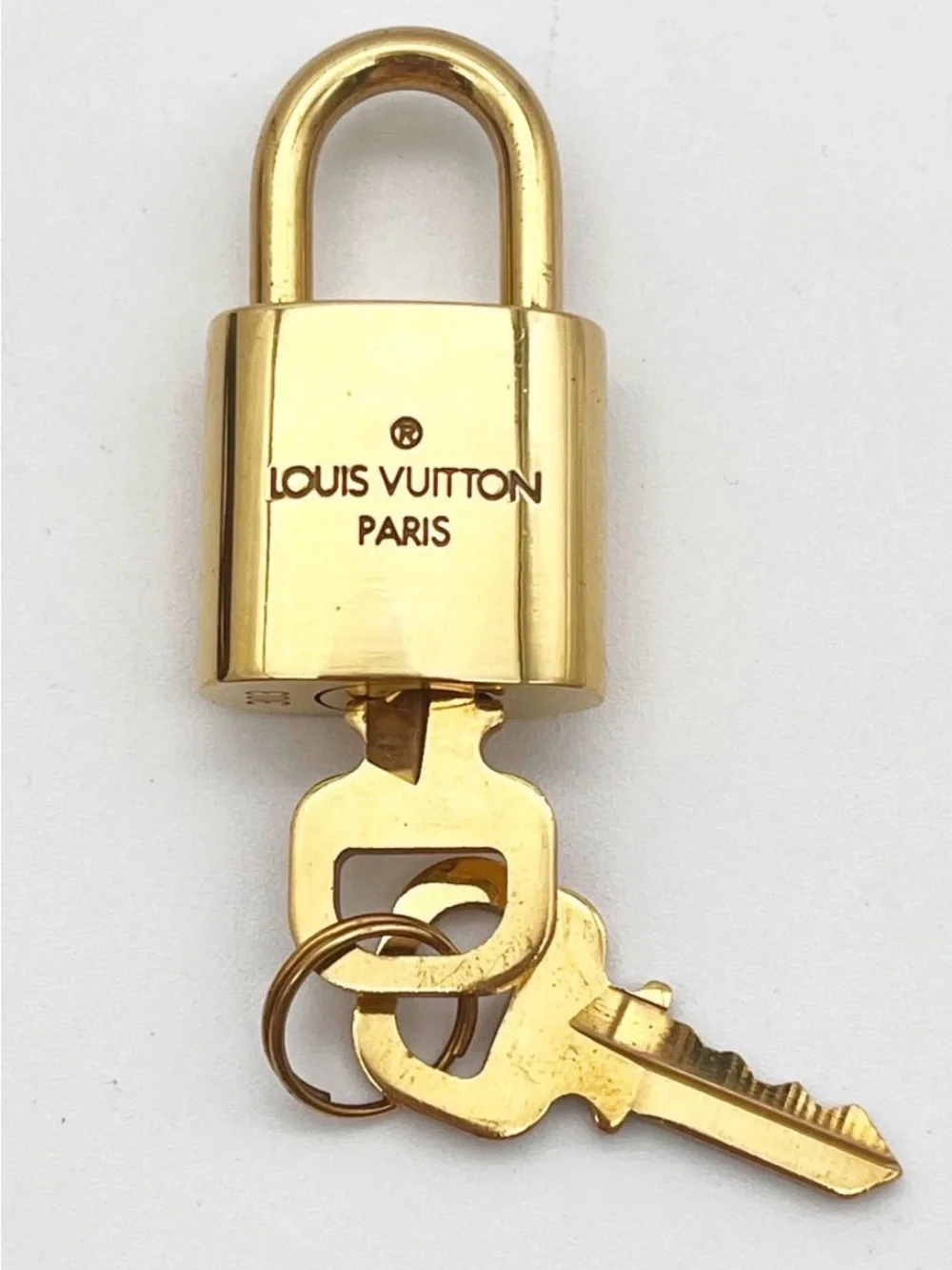 Louis Vuitton Gold it comes with after-mar 18k gold plated chain